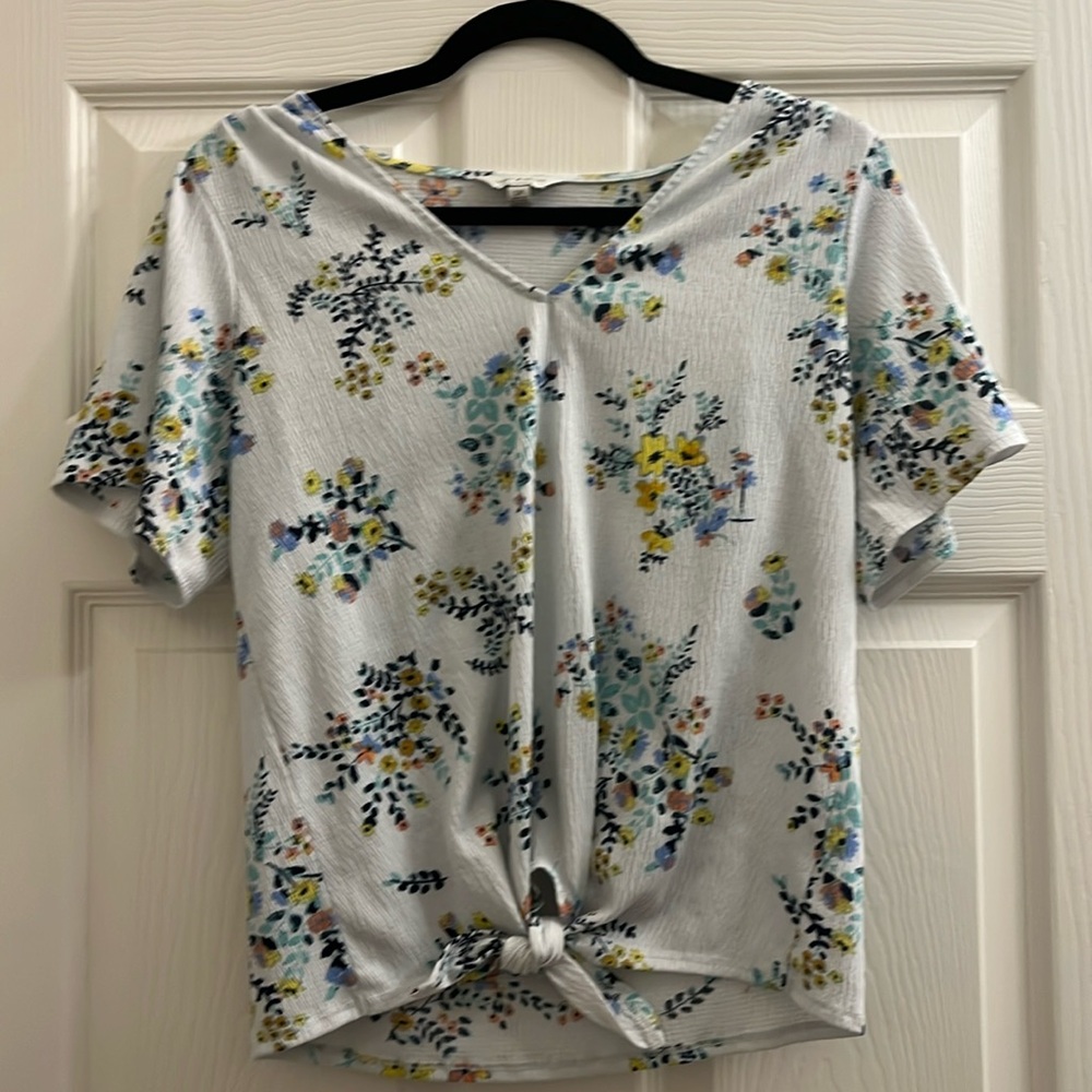 Lucky Brand light blue floral top. Size S